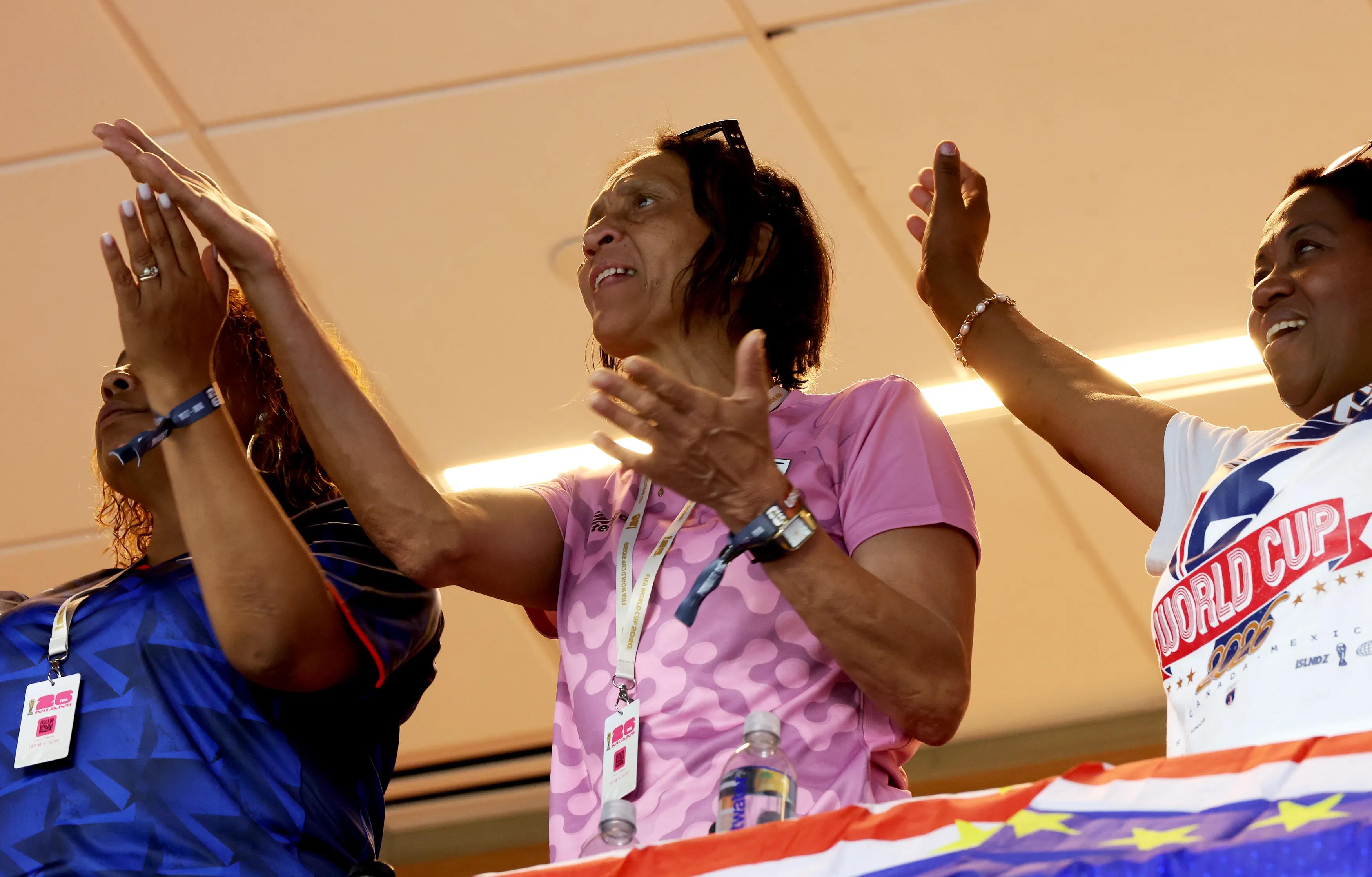 Vozinha Channels Navas Spirit