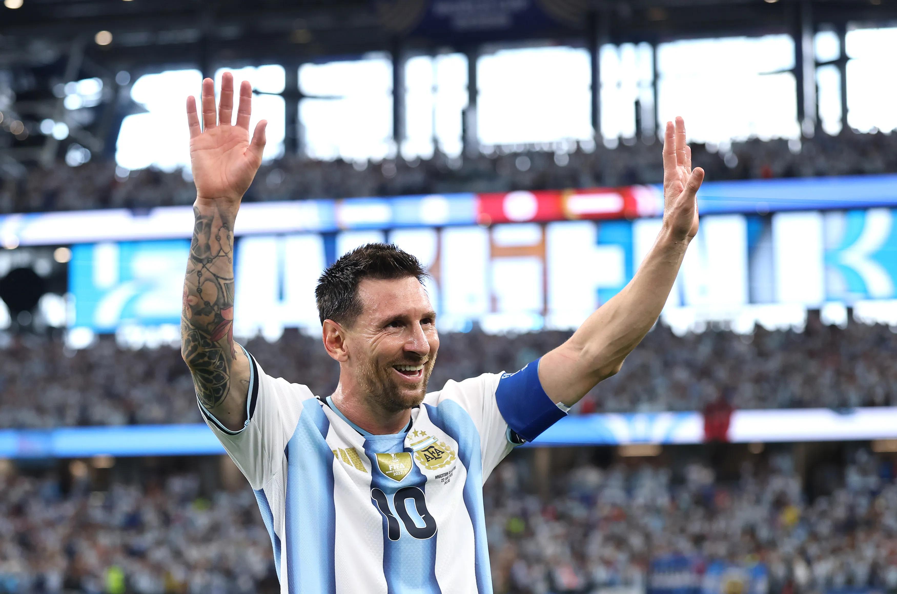 Messi March Meets Cafu Record