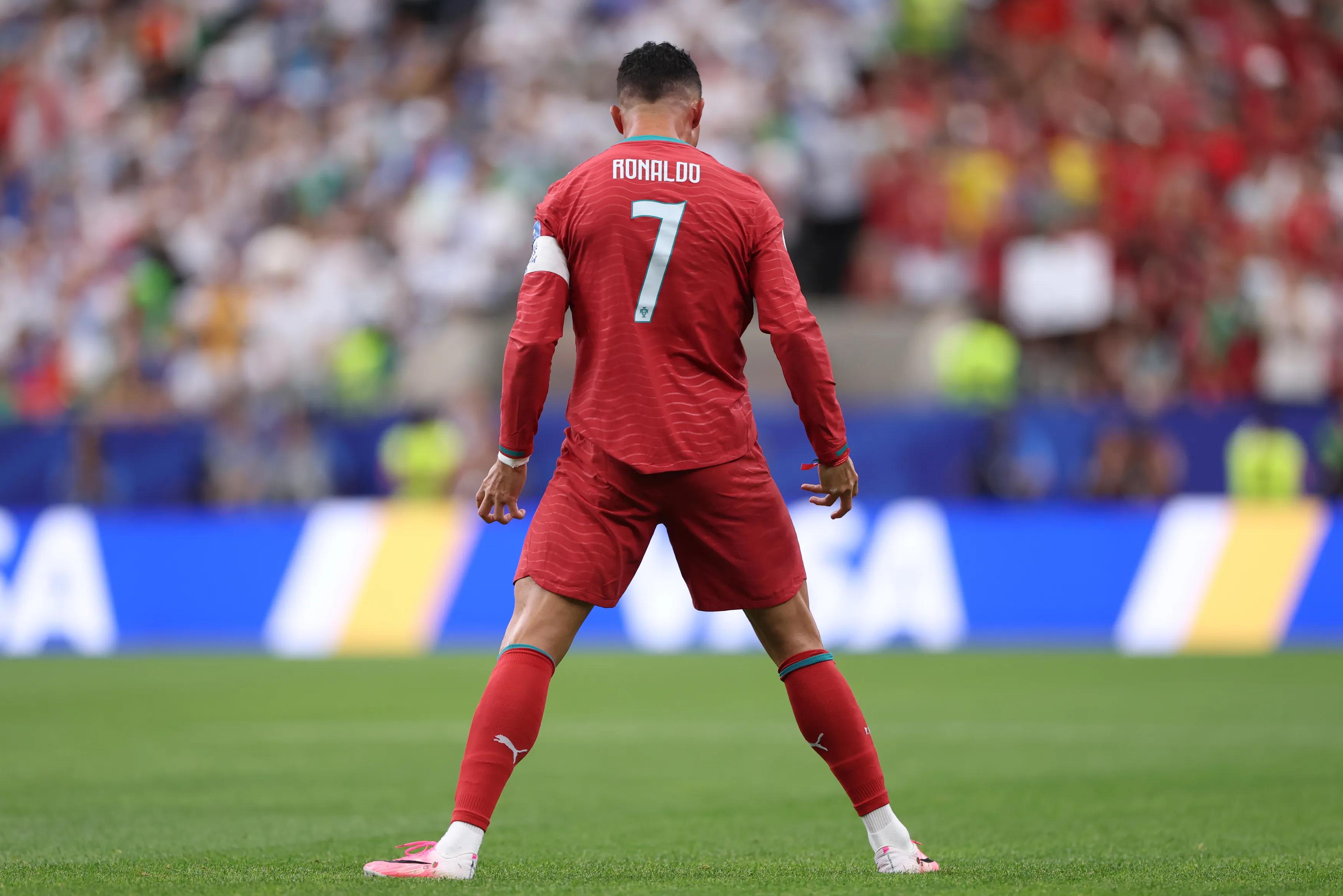 Ronaldo 41 Mirrors Milla 94